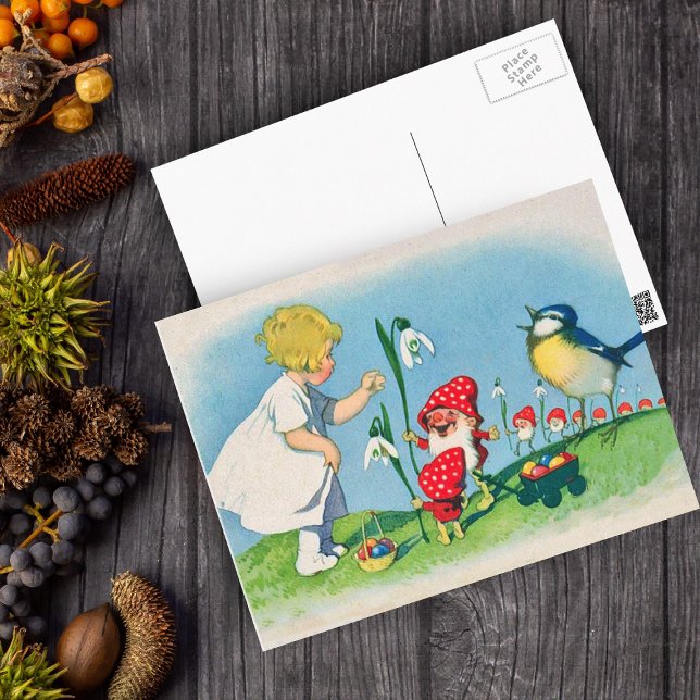 Carte postale de Pâques d'elfes de champignon (Little girl with cute elves by Easter lily flowers basket of Easter eggs on Easter Holiday postcard.)