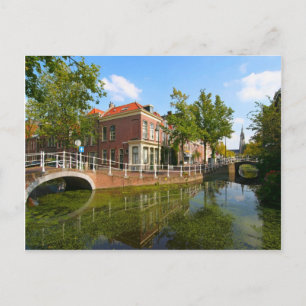 Carte Postale Delft, canal, pont et vieilles maisons