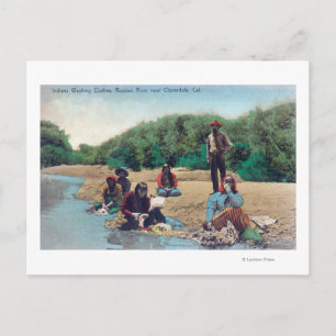 Carte Postale Des Indiens lavent des vêtements dans la rivière r