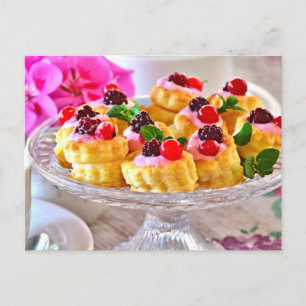 Carte Postale Dessert de pâtisserie au gâteau aux baies rouges