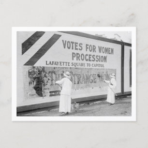 Carte Postale Deux femmes préparent une affiche en 1914