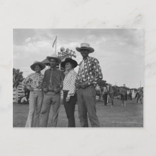 Carte Postale Deux hommes et deux femmes au rodéo