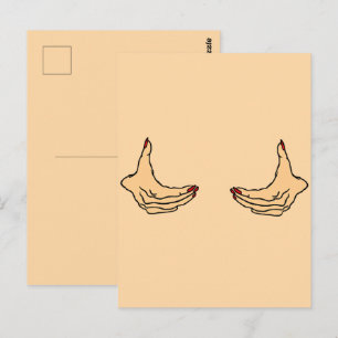 Carte Postale Deux mains de dessin animé féminin tenant la poitr