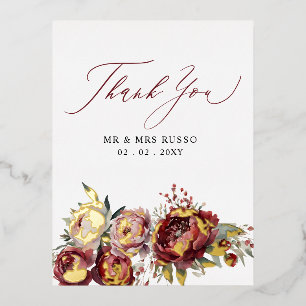 Carte Postale D'invitation À Feuilles D'aluminium Script élégant Burgundy Blush Floral Merci