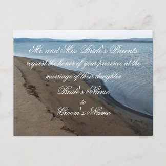 Carte postale d'invitation de mariage à la plage.