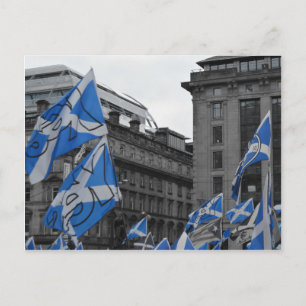 Carte Postale Drapeaux écossais volent fièrement à Glasgow