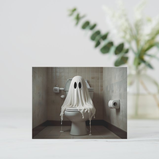 Carte Postale Drôle fantôme d'Halloween dans les toilettes de la (Debout devant)