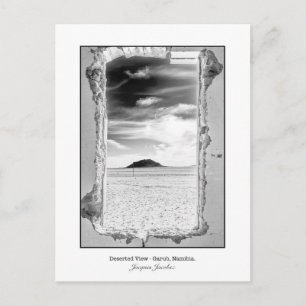Carte postale du paysage du désert vue par la fenê