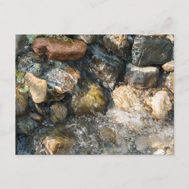 Carte Postale Eau coulant sur des pierres dans un cours d'eau (Devant)