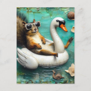 Carte Postale Écureuil drôle sur un cygne flottant