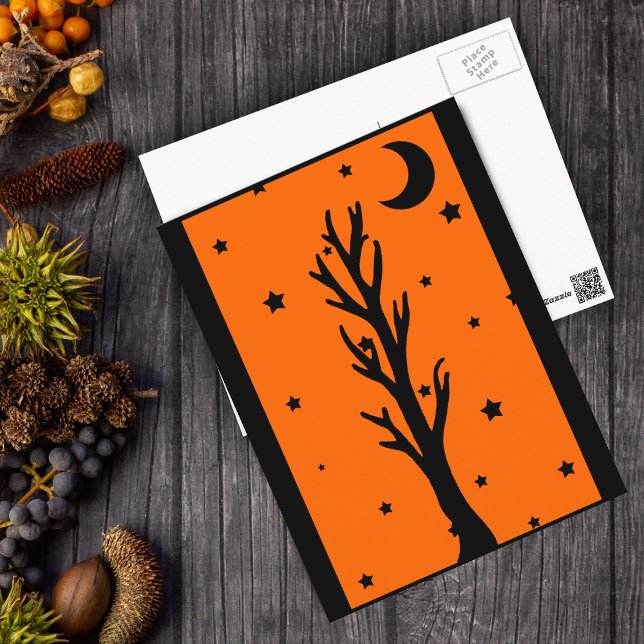 Carte postale éffrayante Silhouette Arbre Noir (Spooky barren black tree stars and crescent moon on orange and black Halloween postcard.)