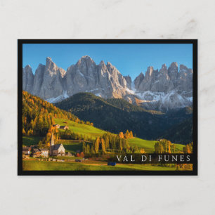 Carte Postale Eglise et village avec paysage de montagnes