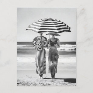 Carte Postale Élégance découpée au bord de la mer