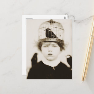 Carte Postale Enfant avec chapeau de cage à oiseaux Photographie