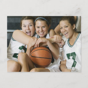 Carte Postale Équipe féminine de basket-ball souriante, portrait