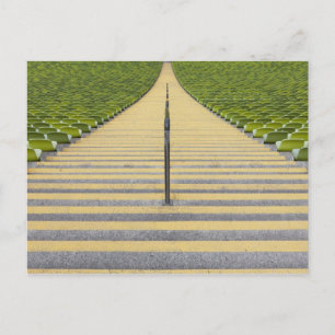 Carte Postale Escalier du stade entre rangées de sièges verts