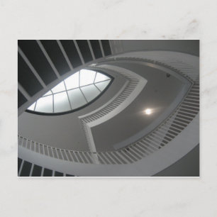 Carte Postale Escalier fou qui regarde