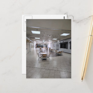 Carte Postale Espace liminaire : centre commercial presque aband