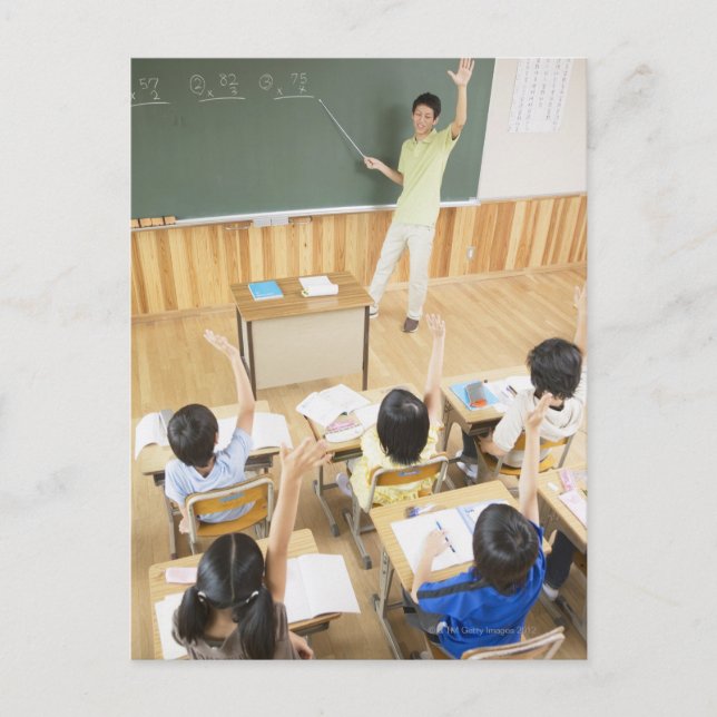 Carte Postale Étudiants de l'école primaire à l'école (Devant)