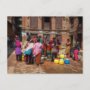 Carte Postale Extraction d'eau à Bhactapur au Népal