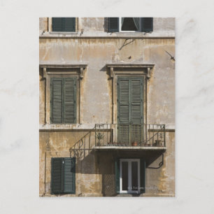 Carte Postale façade du bâtiment avec balcon et volets