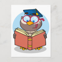 chouette diplômée lisant une bande dessinée