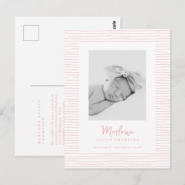 Carte Postale Faire-part de naissance à rayures roses à main cla (Devant / Derrière)
