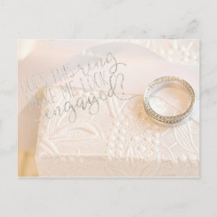 Carte Postale Faire-part Est-ce que cette bague me donne l'air fiancée ?