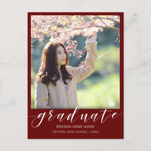 Carte Postale Faire-part Photo de Graduation moderne Script blanc Maroon 20 (Devant)