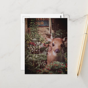 Carte Postale Faon adorable dans le jardin en collage
