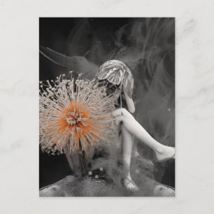 Carte Postale Fée derrière les fleurs