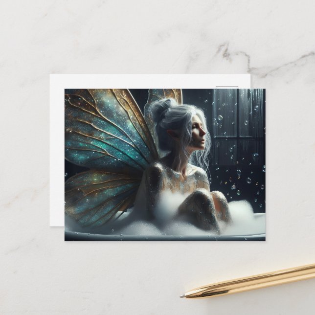 Carte Postale Fée femme aux cheveux gris dans le bain moussant (Devant/Arrière en situation)