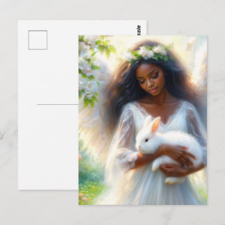 Carte Postale Femme ange au teint foncé tenant un lapin bunny