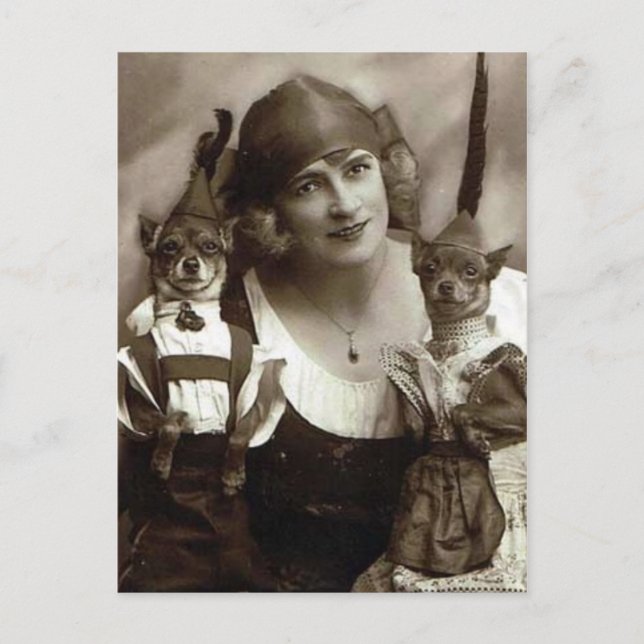 Carte Postale Femme bizarre victorienne avec chien (Devant)