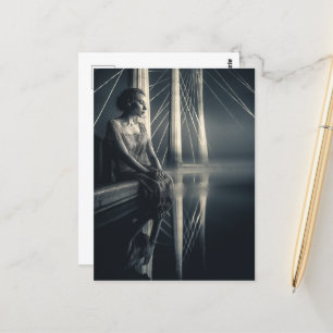 Carte Postale Femme blanche noire au pont Double exposition