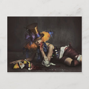 Carte Postale Femme colorée habillée en clown