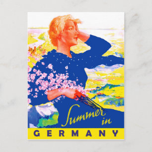 Carte Postale Femme en robe bleue sur le champ d'été en Allemagn