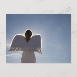 Carte Postale Femme portant des ailes d'ange, vue arrière, trois