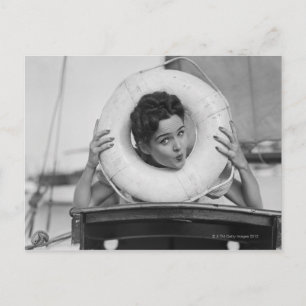 Carte Postale Femme posant 3