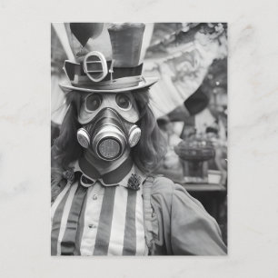 Carte Postale Femme Rétro au Masque à Gaz dans un Carnaval
