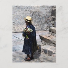 Carte Postale Femme tenant des fleurs, Ollantaytambo, Pérou (Ver