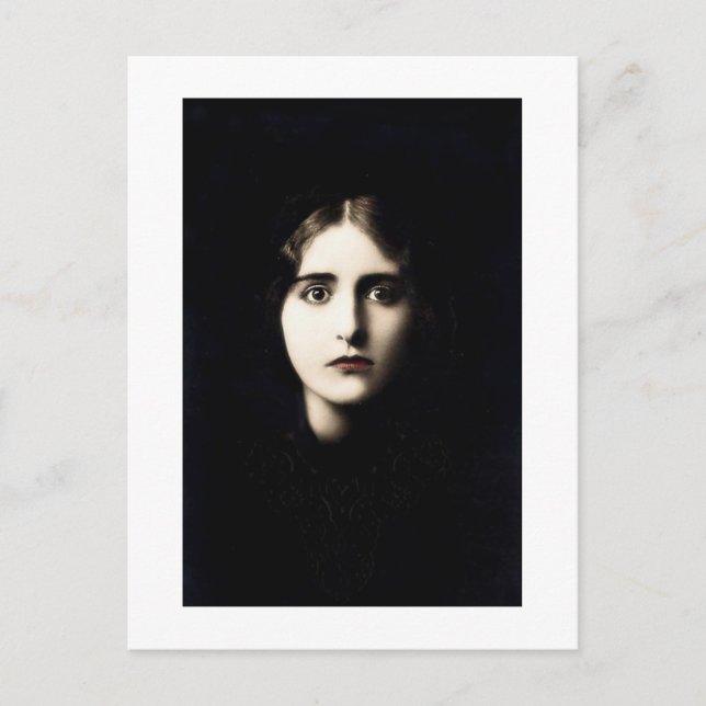 Carte Postale femme victorienne hantant, regard, crue (Devant)