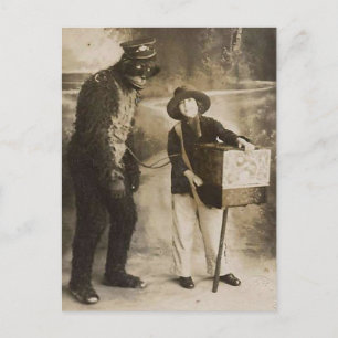 Carte Postale Femme vintage et homme en costume de singe