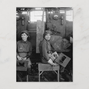 Carte Postale Femmes soudeuses électriques à l'image Hog_War