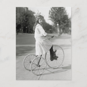 Carte Postale Fille à tricycle, 1917
