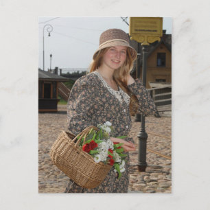 Carte Postale Fille avec panier de fleurs