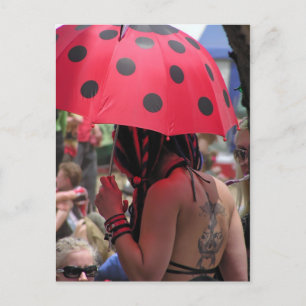 Carte postale Fille de tatouage parapluie tacheté