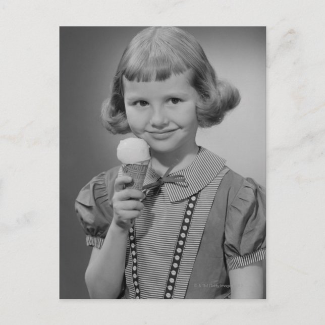 Carte Postale Fille mange de glace crème (Devant)