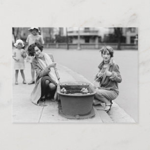 Carte Postale Filles avec des canetons, 1927