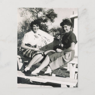 CARTE POSTALE FILLES DES ANNÉES 1950 #14